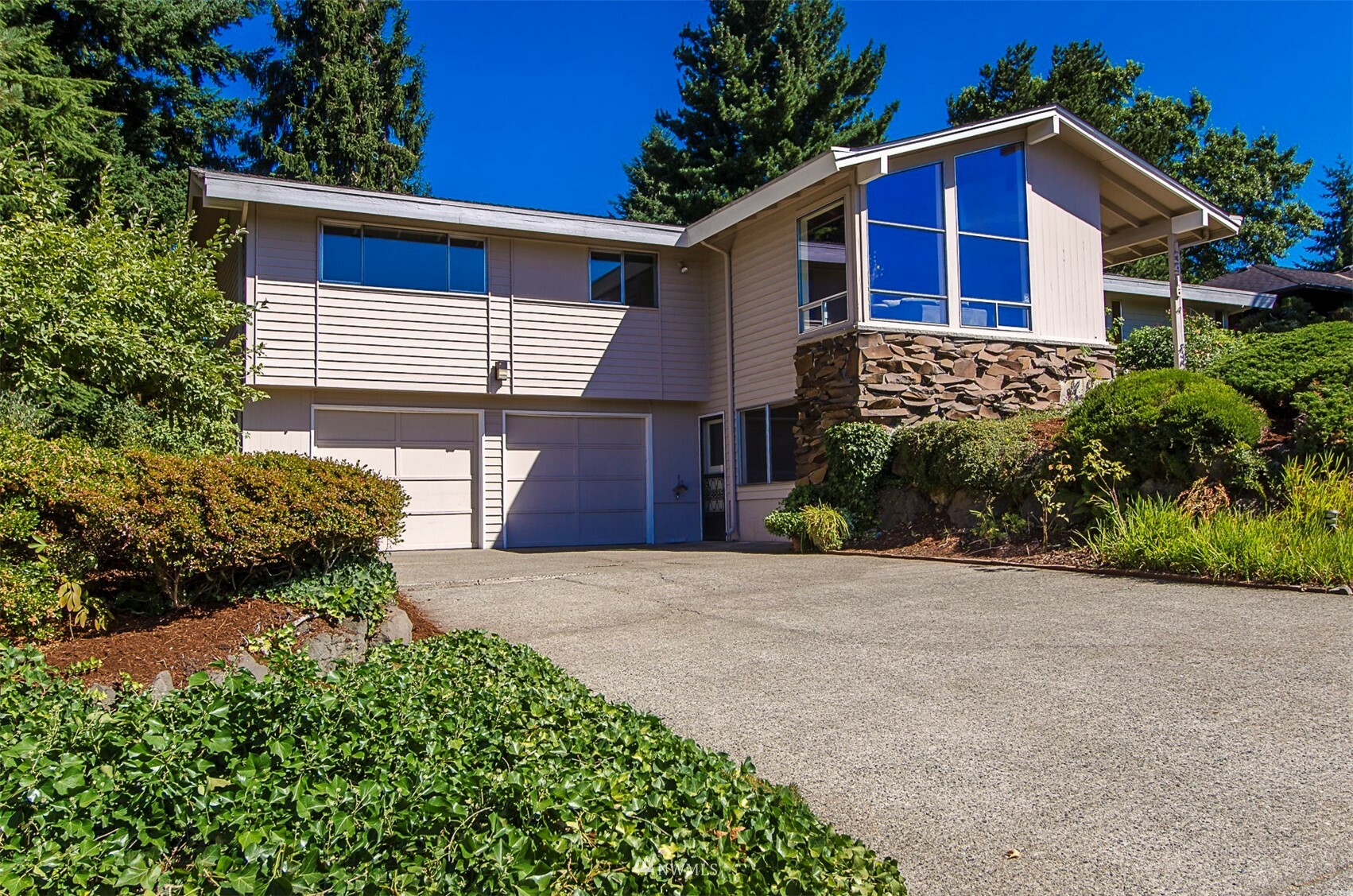 Property Photo:  13916 SE 20th Street  WA 98005 