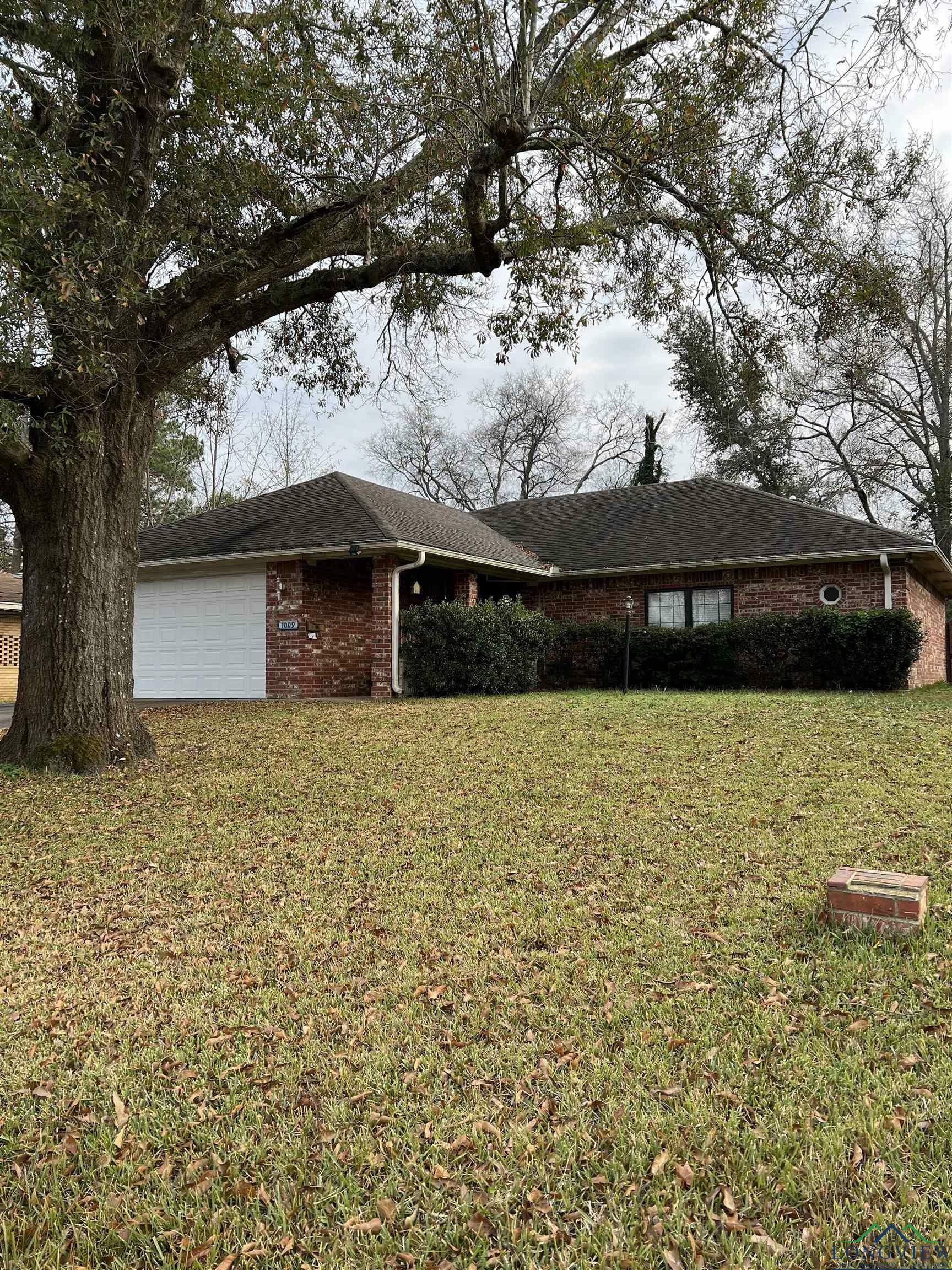 Property Photo:  1009 Henderson St  TX 75766 