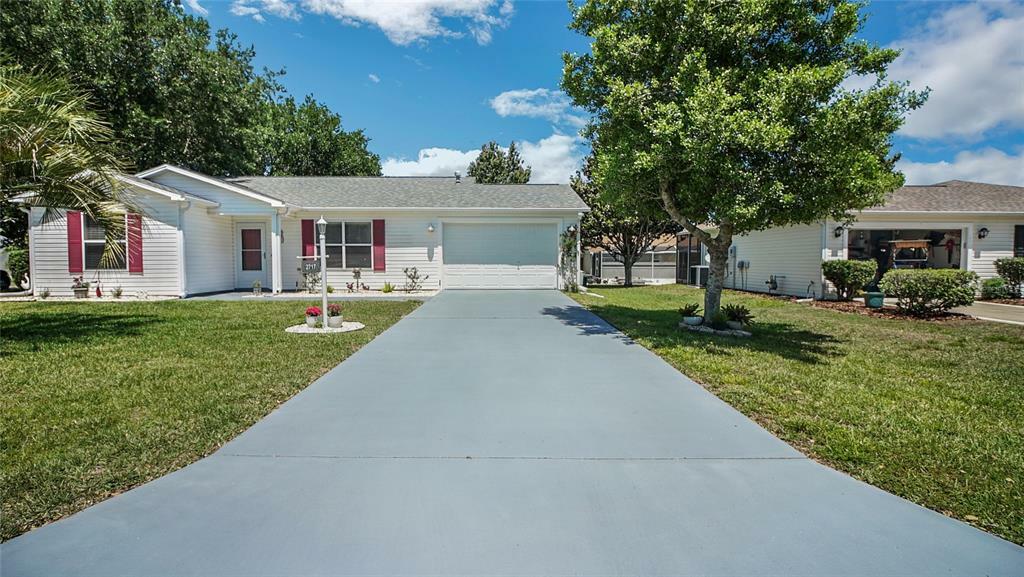 Property Photo:  2717 Privada Drive  FL 32162 