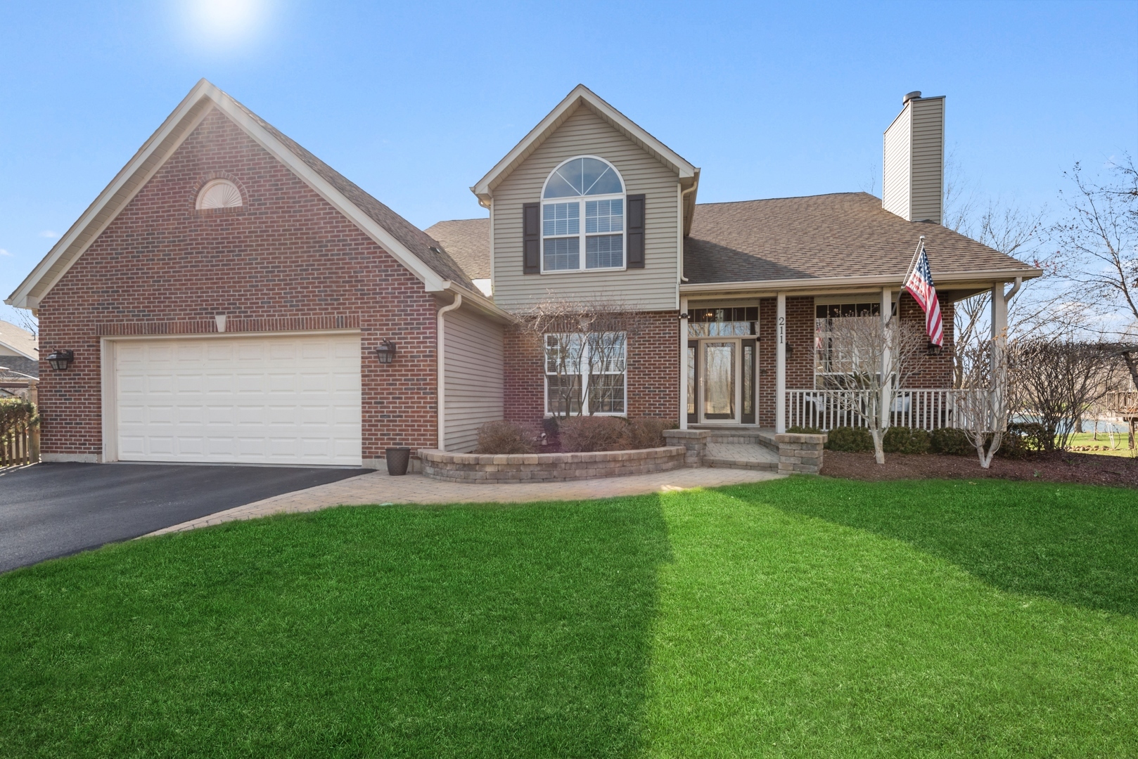 Property Photo:  211 Tulip Circle  IL 60042 