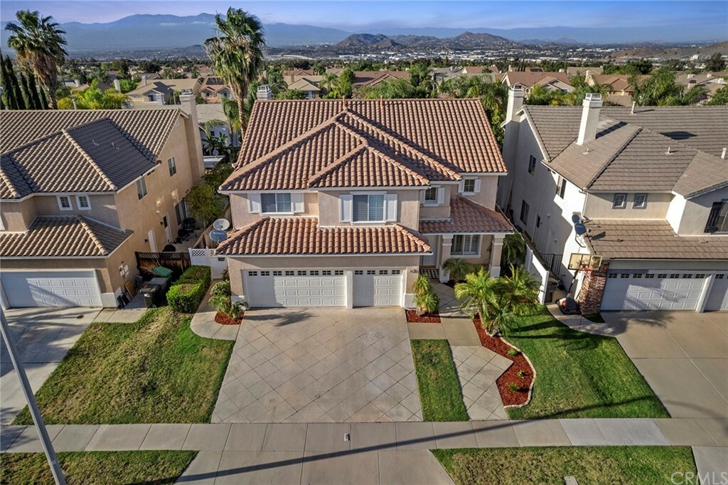 Property Photo:  1067 Mountain Grove  CA 92881 