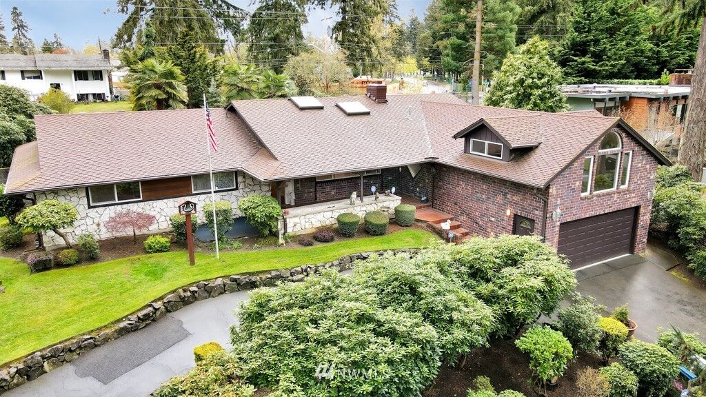 Property Photo:  2 Thornewood Lane SW  WA 98498 