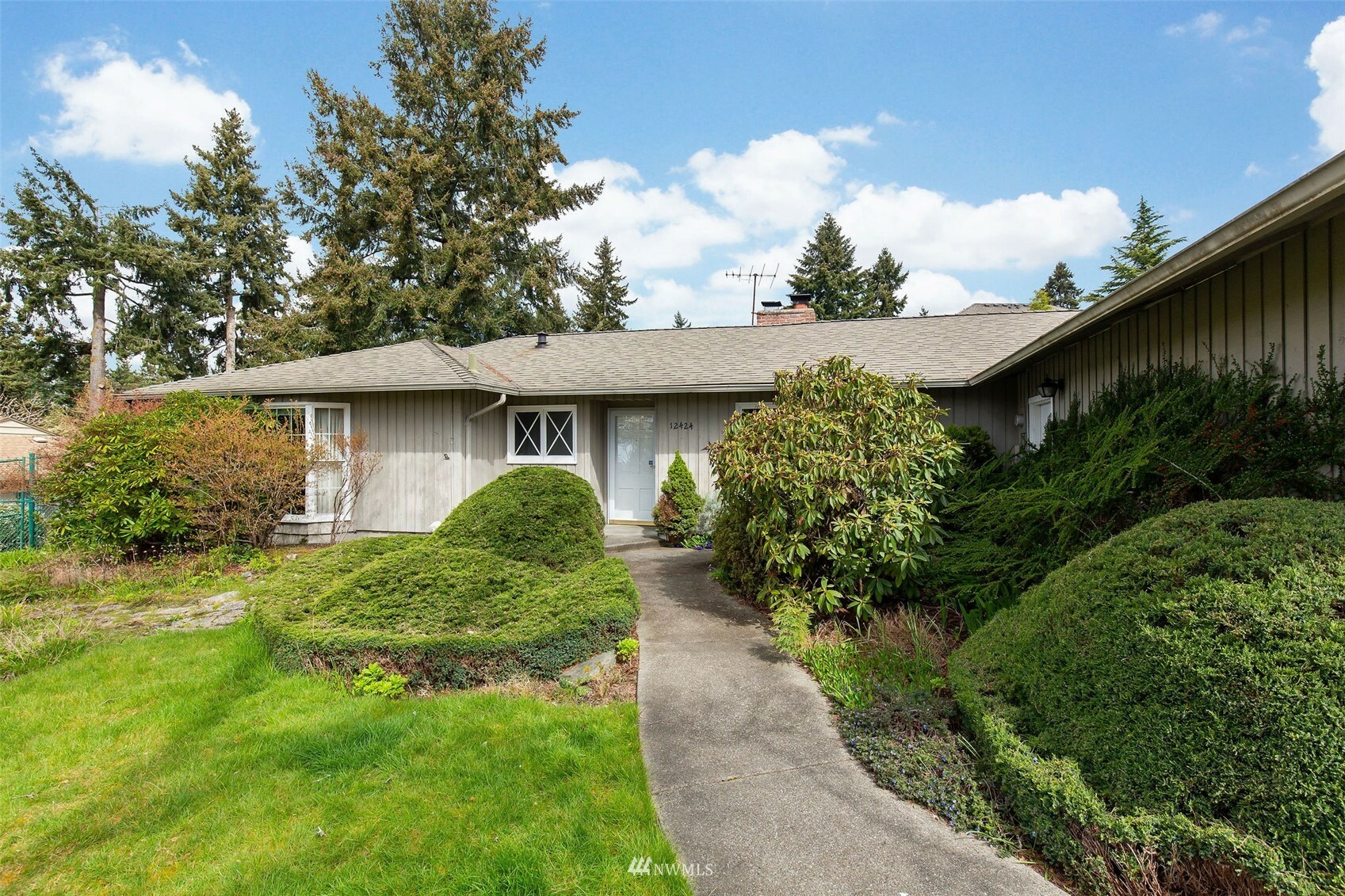 Property Photo:  12424 NE 28th Street  WA 98005 