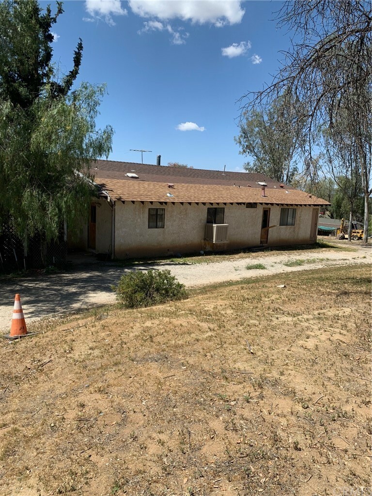 Property Photo:  18435 Henry Terrace  CA 92570 