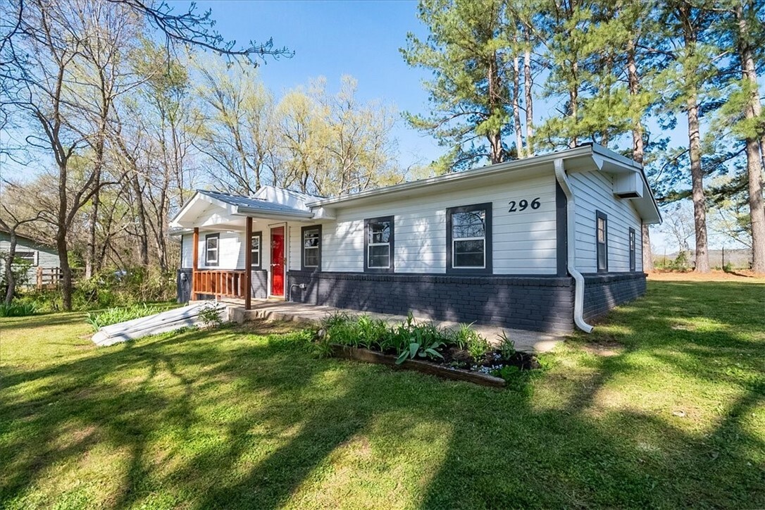 Property Photo:  296 S Center Street  AR 72727 