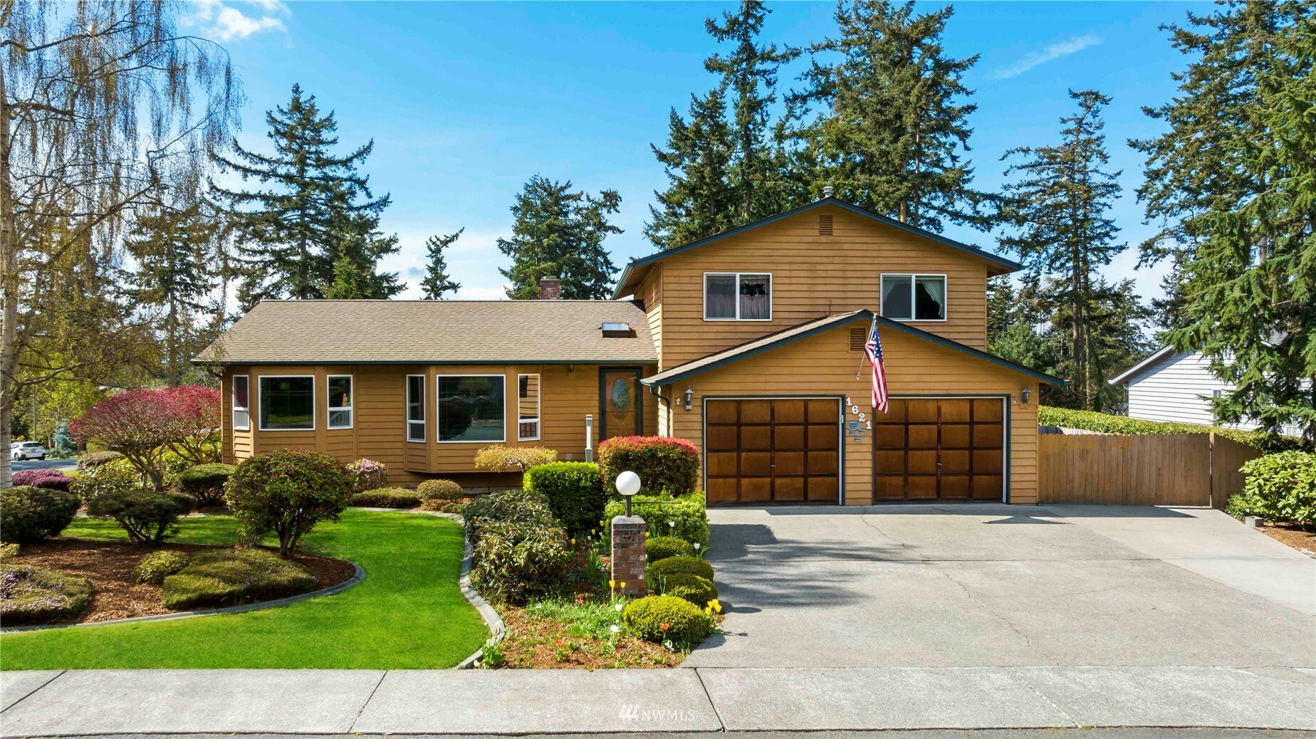 Property Photo:  1621 SW Robertson Drive  WA 98277 