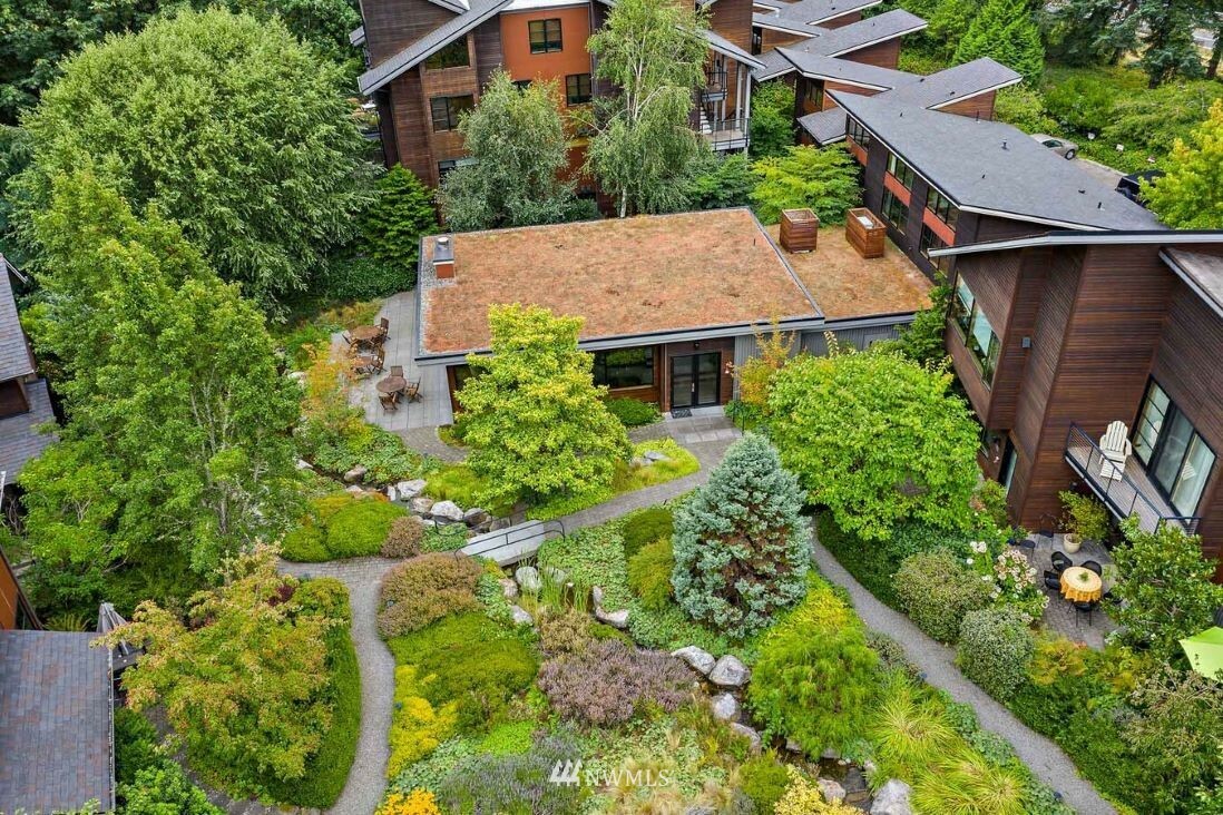 Property Photo:  752 Vineyard Lane NE L205  WA 98110 