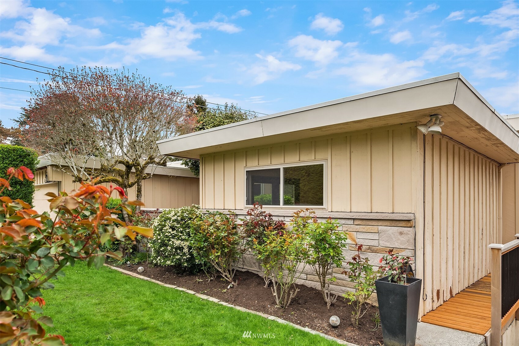 10618 Durland Avenue NE  Seattle WA 98125 photo