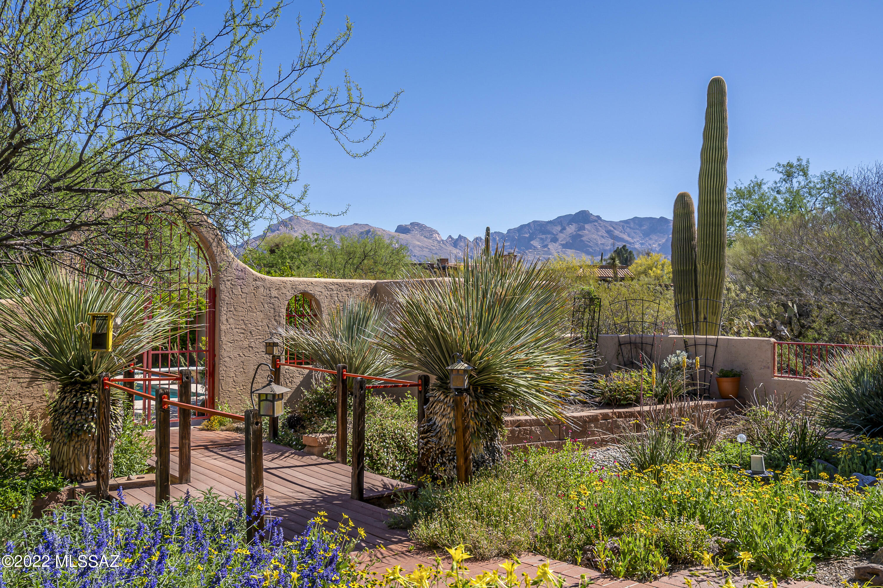 Property Photo: 1250 W Panorama Road AZ 85704