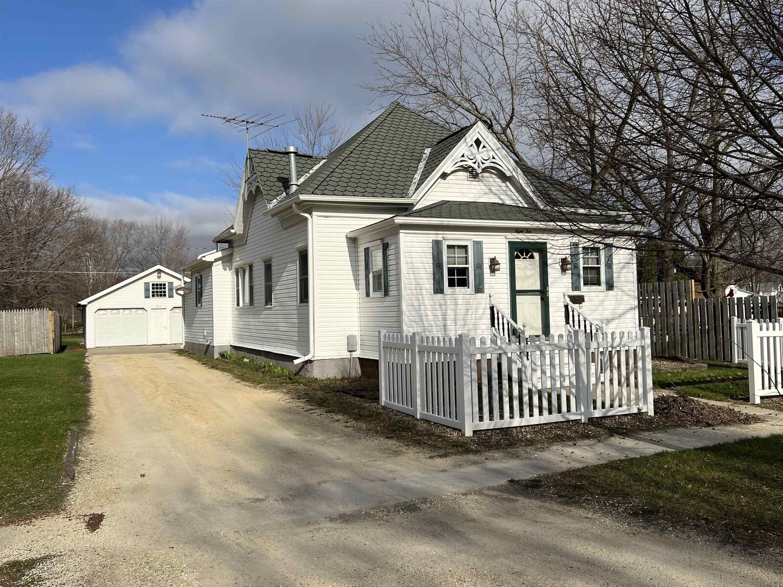Property Photo: 810 3rd Ave SW IA 50662