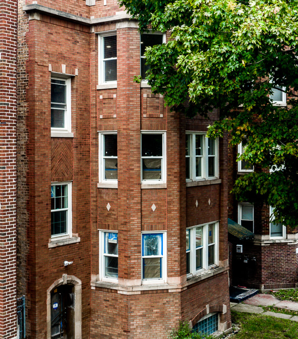 Property Photo:  7828 S Oglesby Avenue 2  IL 60649 