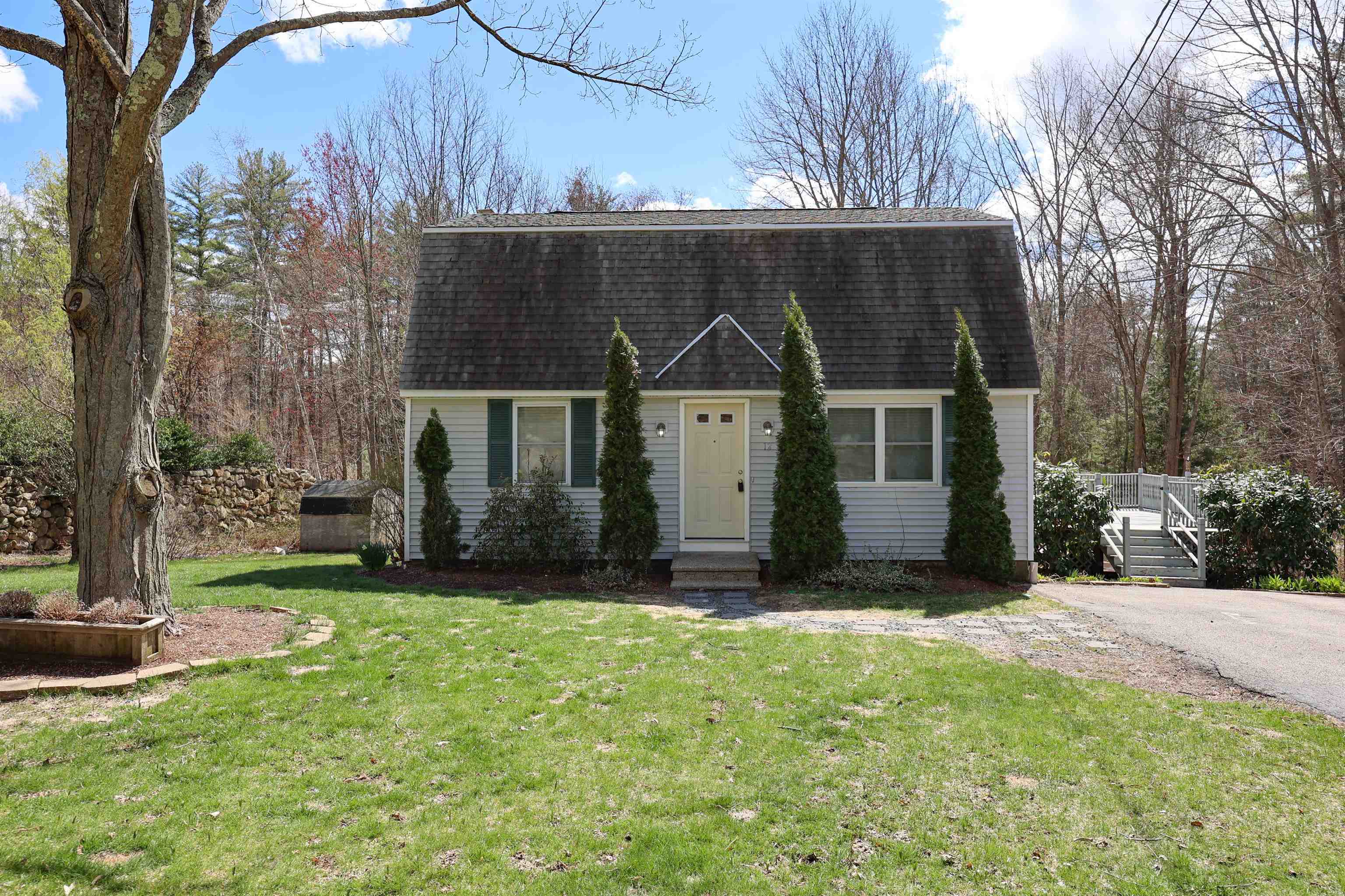 Property Photo: 12 Goffstown Back Road NH 03045