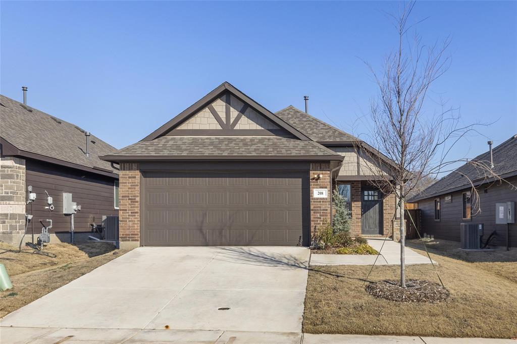 Property Photo: 208 Town Park Avenue TX 75407