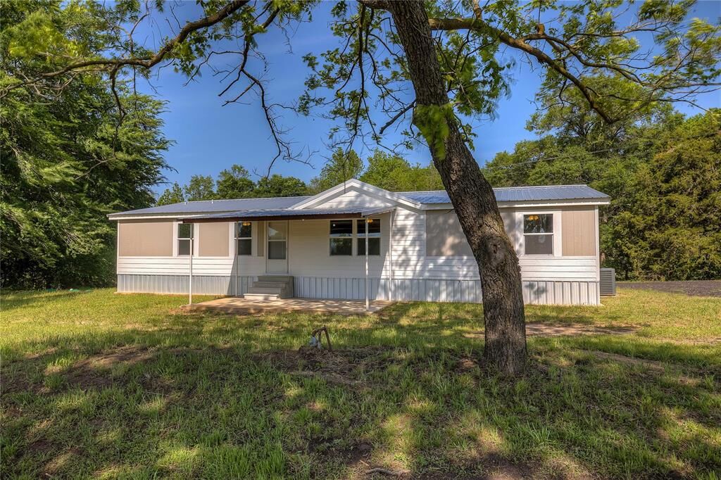 Property Photo:  495 County Road 4700  TX 75494 