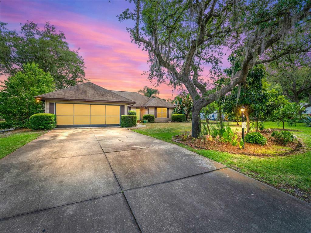 Property Photo:  816 Loch Lomond Court  FL 34788 