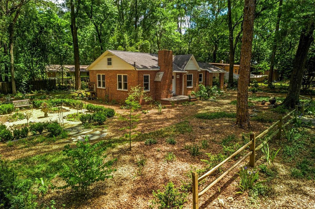 Property Photo: 835 NW 20th Street FL 32603