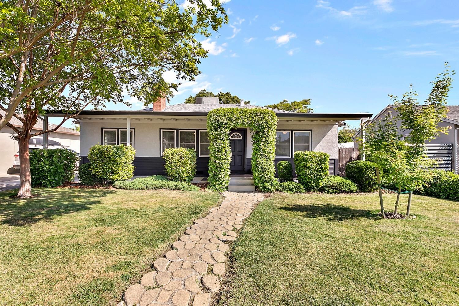 Property Photo: 2341 Knight Way CA 95822