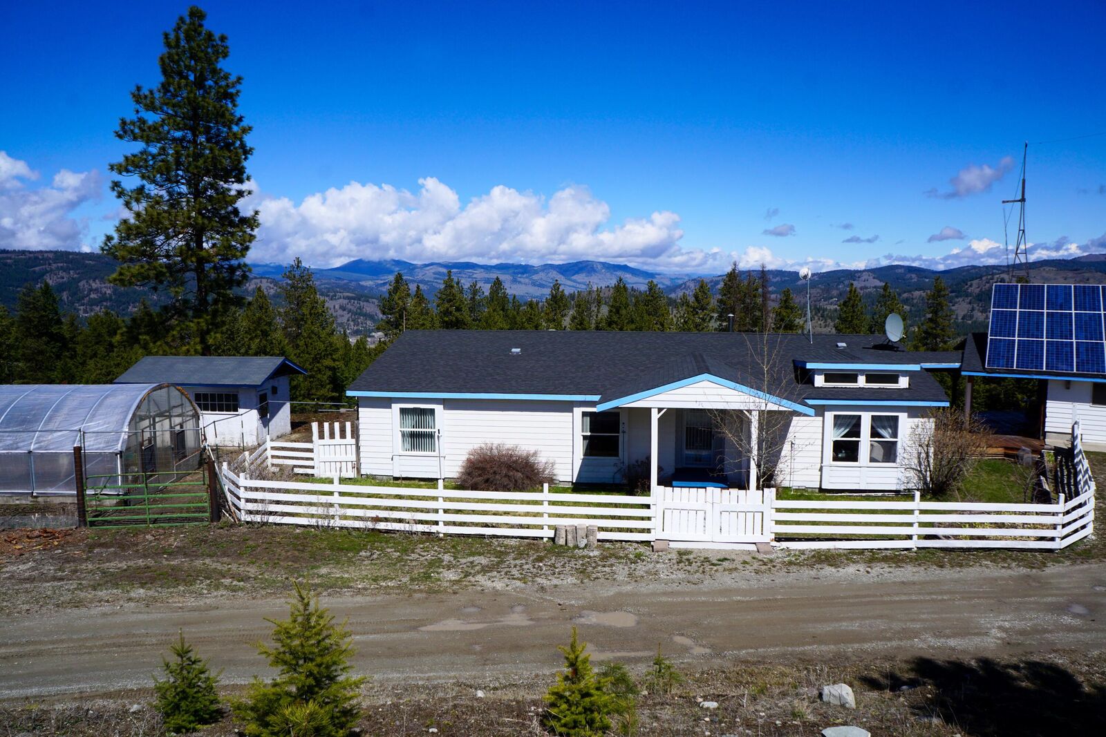 Property Photo: 83 Burbank Pl WA 99166