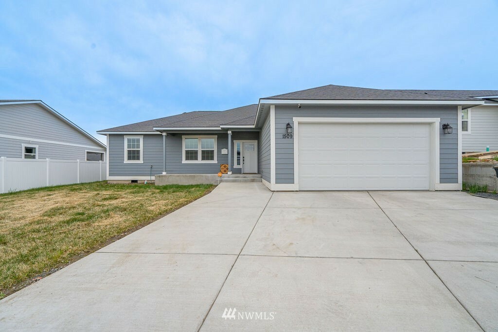 1509 W Bonneville Street  Moses Lake WA 98837 photo