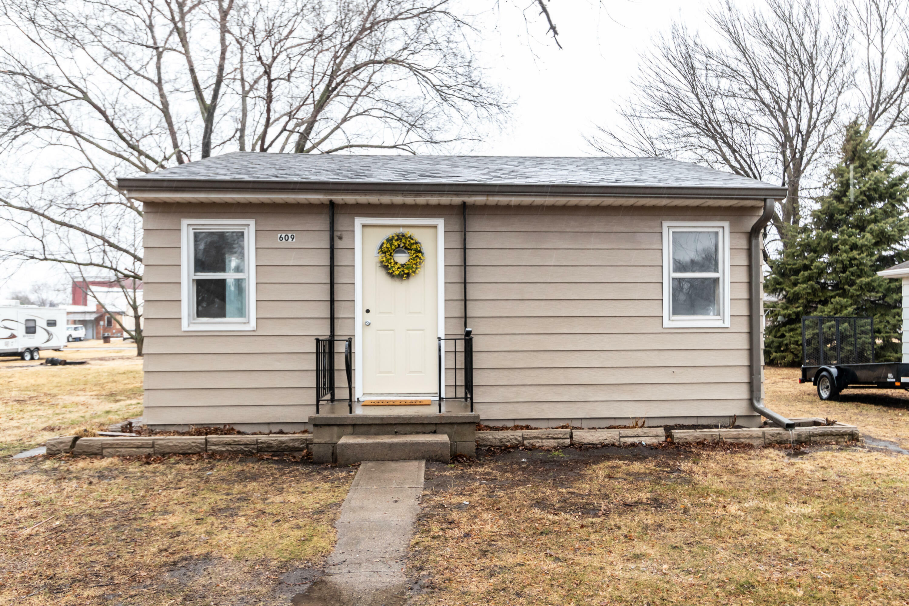 Property Photo:  609 Tecumseh  Avenue  IA 51639 