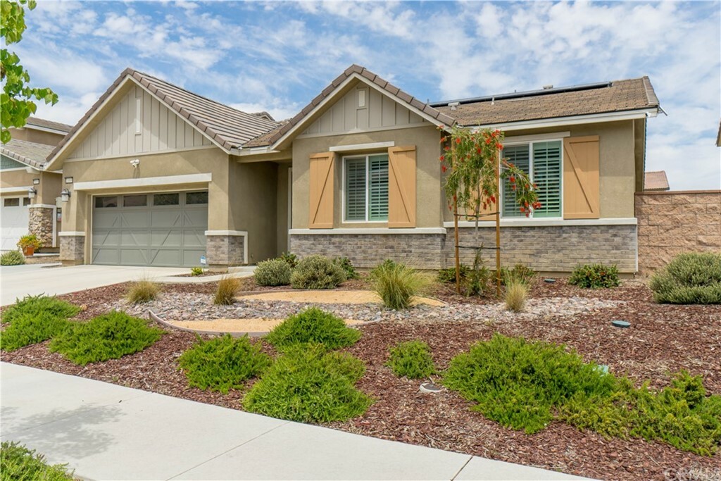 Property Photo:  11068 Papaya Court  CA 92883 