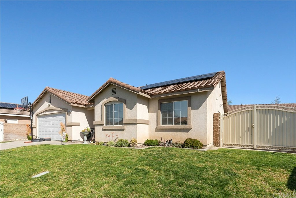 Property Photo:  15874 Mariposa Drive  CA 92336 