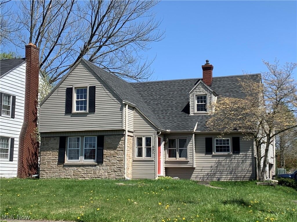 Property Photo:  241 Kenmore Avenue SE  OH 44483 