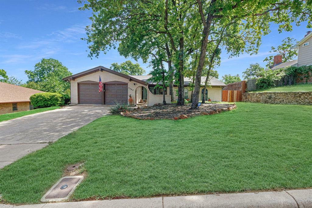 Property Photo: 7362 Greenacres Drive TX 76112