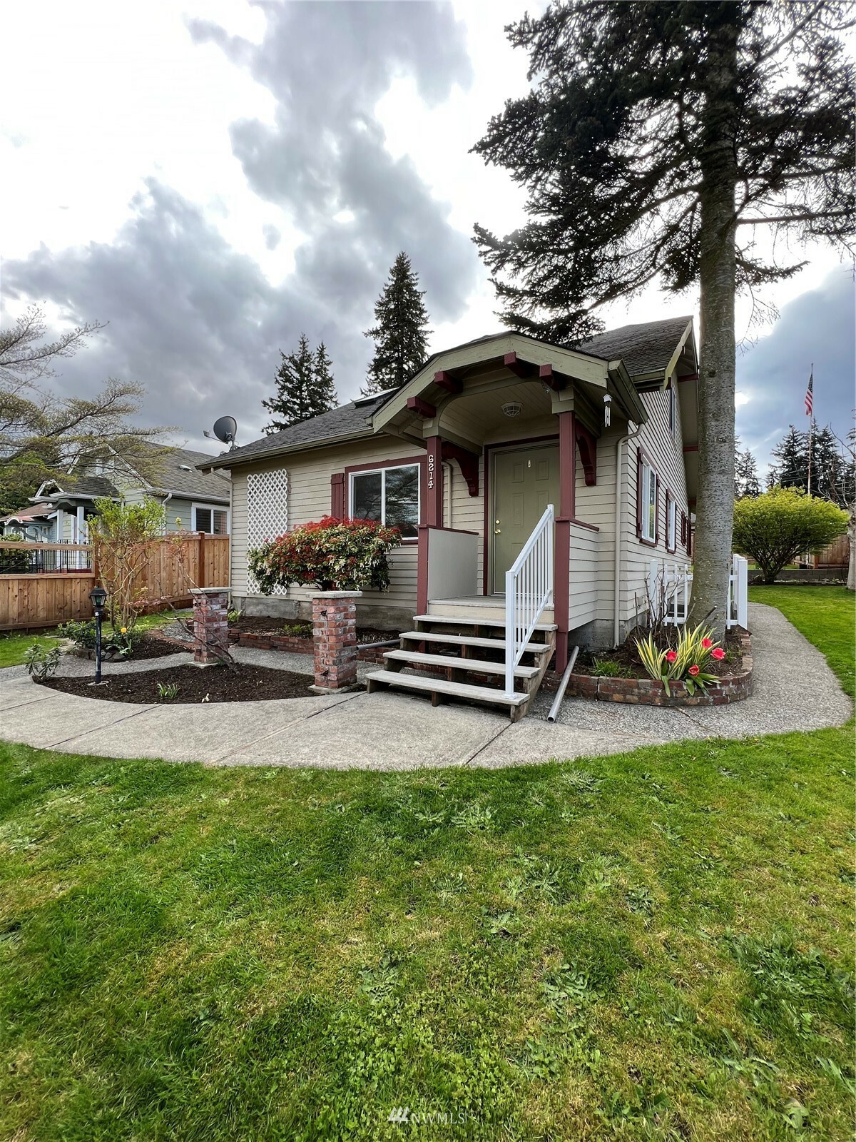 Property Photo:  6214 Beverly Boulevard  WA 98203 