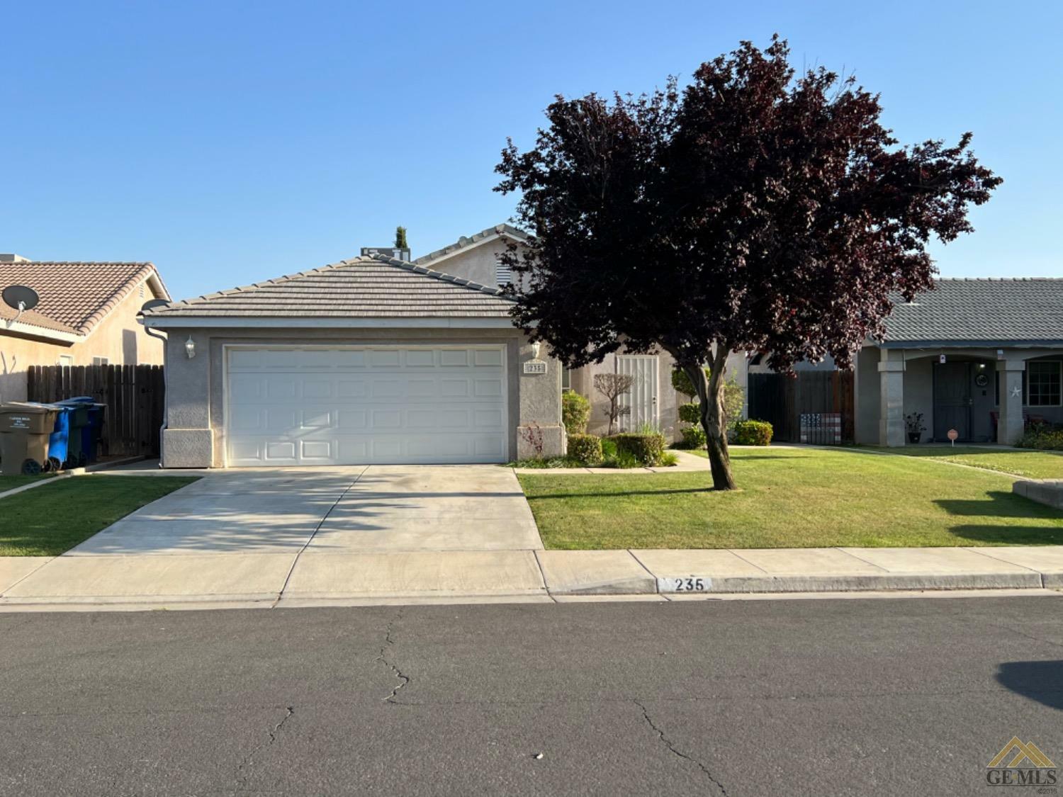 235 W Pilot Avenue  Bakersfield CA 93308 photo