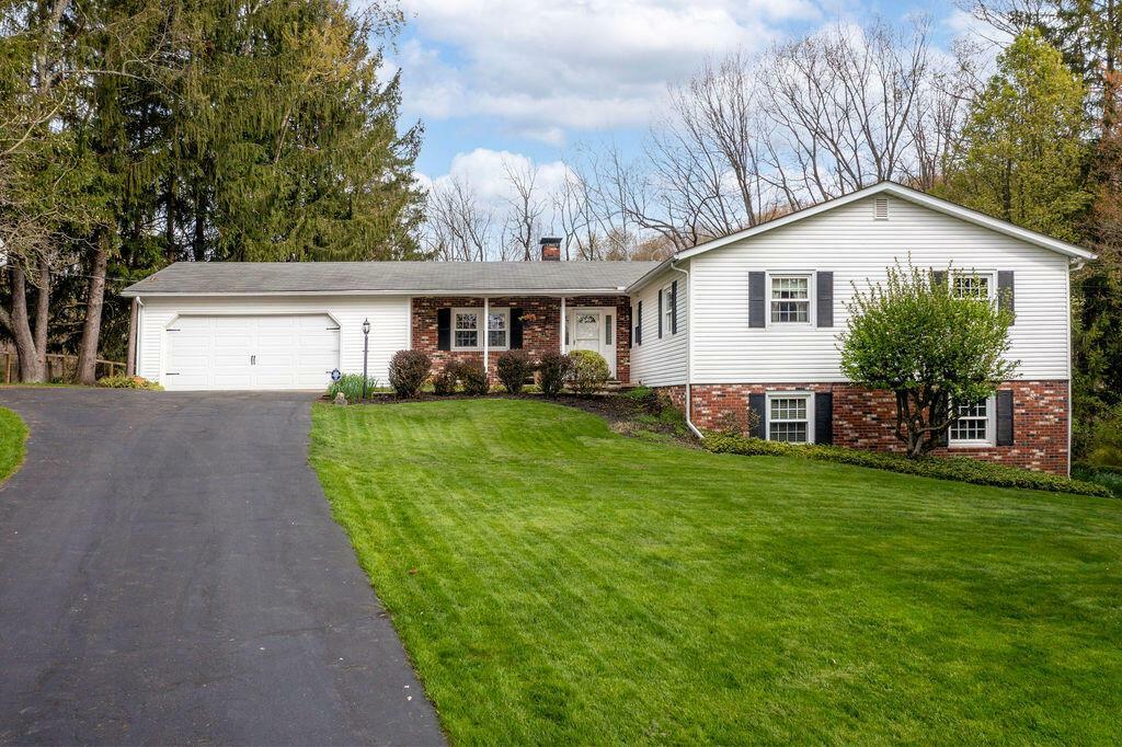 Property Photo: 859 Shoreham Drive OH 43055