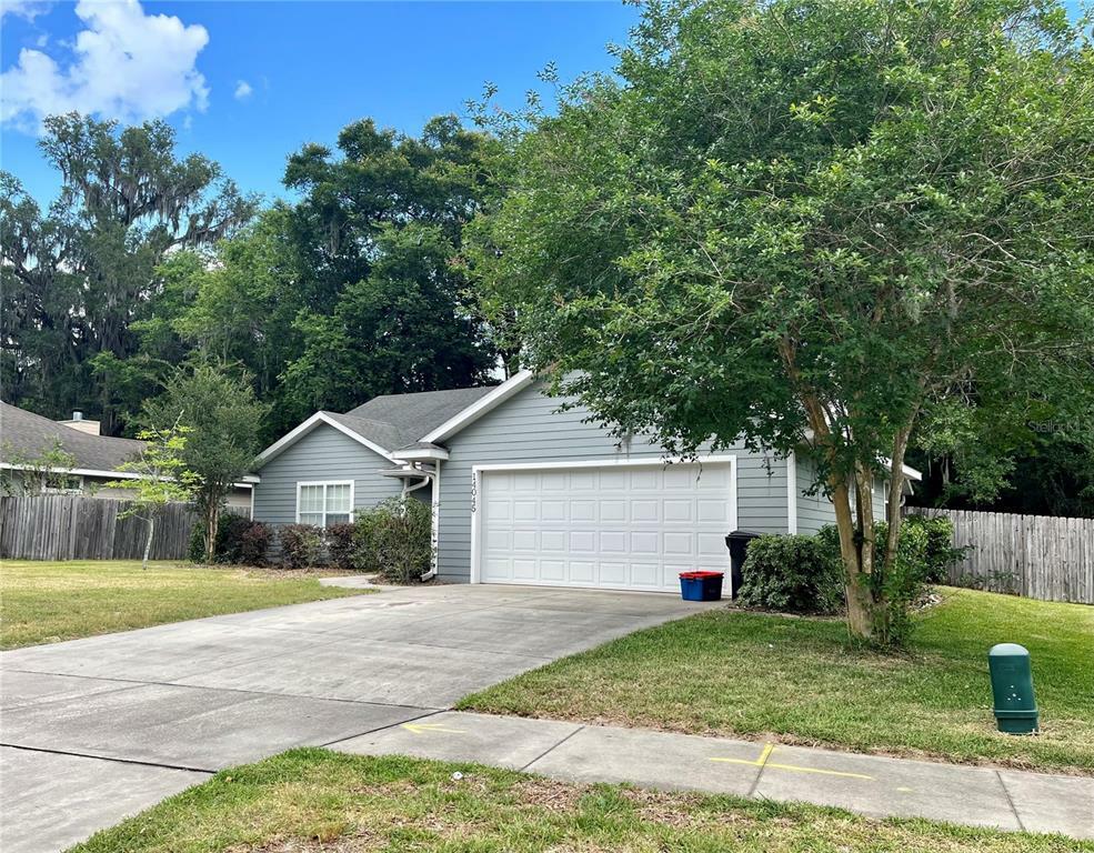Property Photo: 14045 NW 10th Road FL 32669