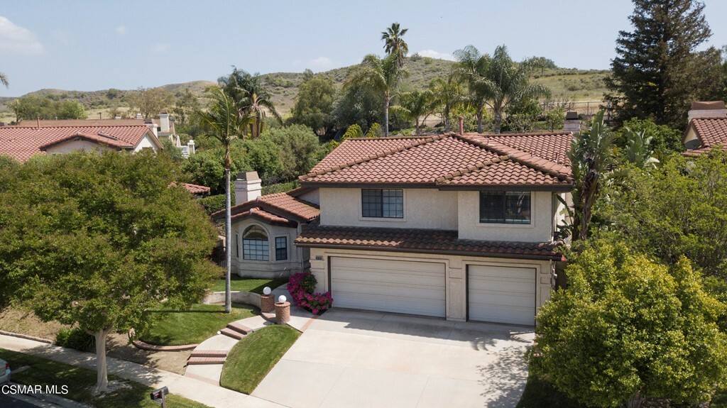 Property Photo:  330 Golden Bear Court  CA 93065 