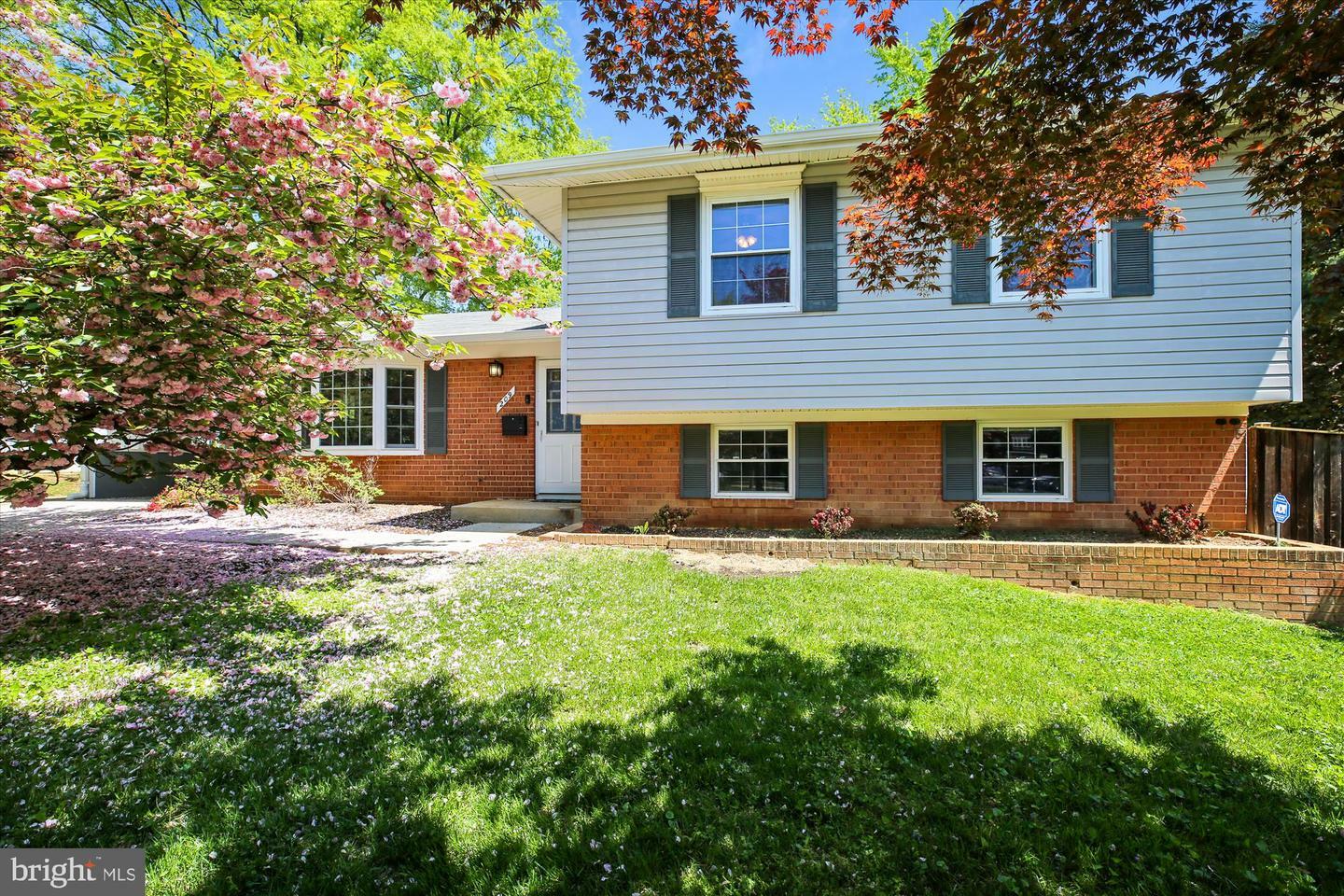 Property Photo:  209 W Deer Park Road  MD 20877 