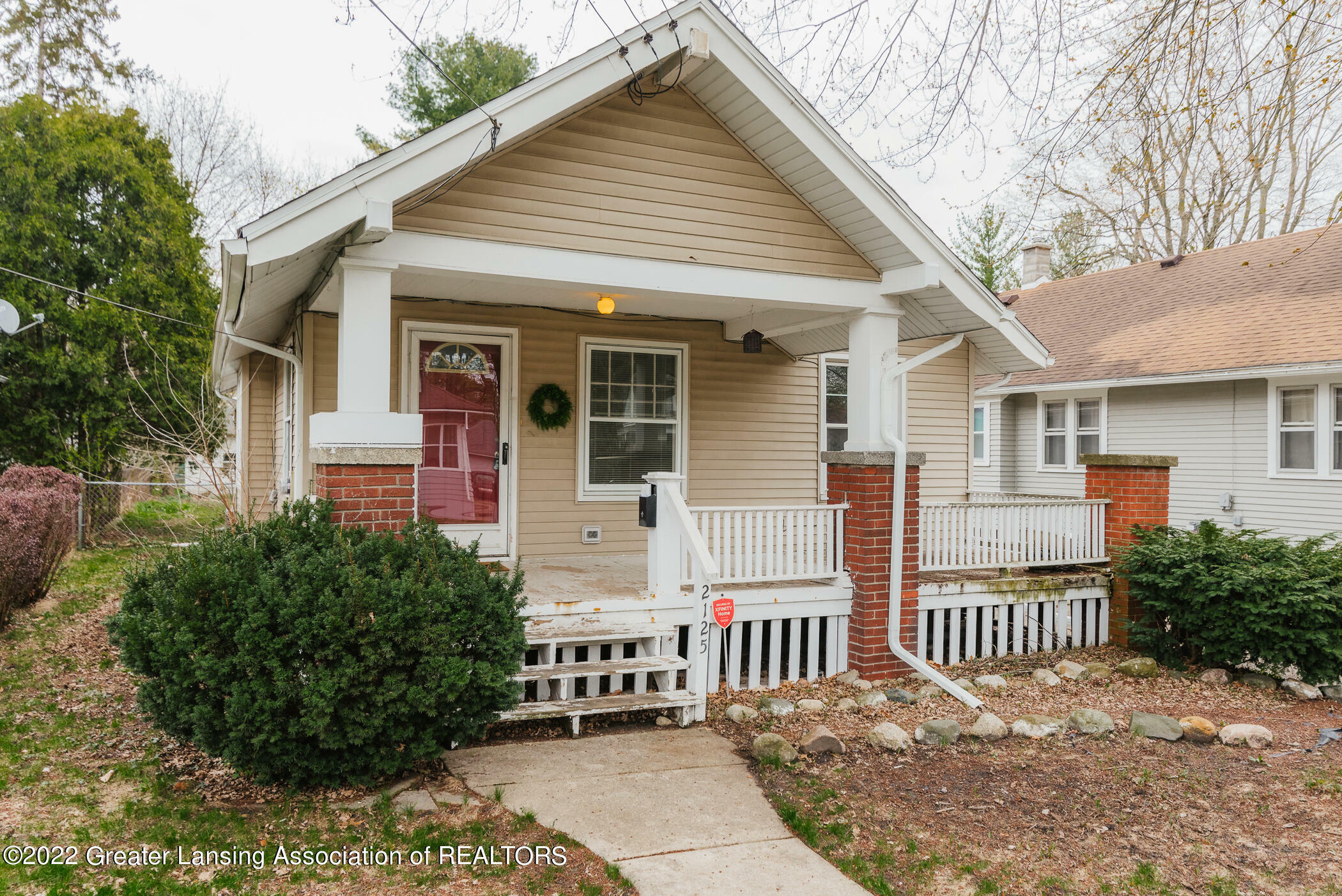 Property Photo:  2125 Forest Avenue  MI 48910 