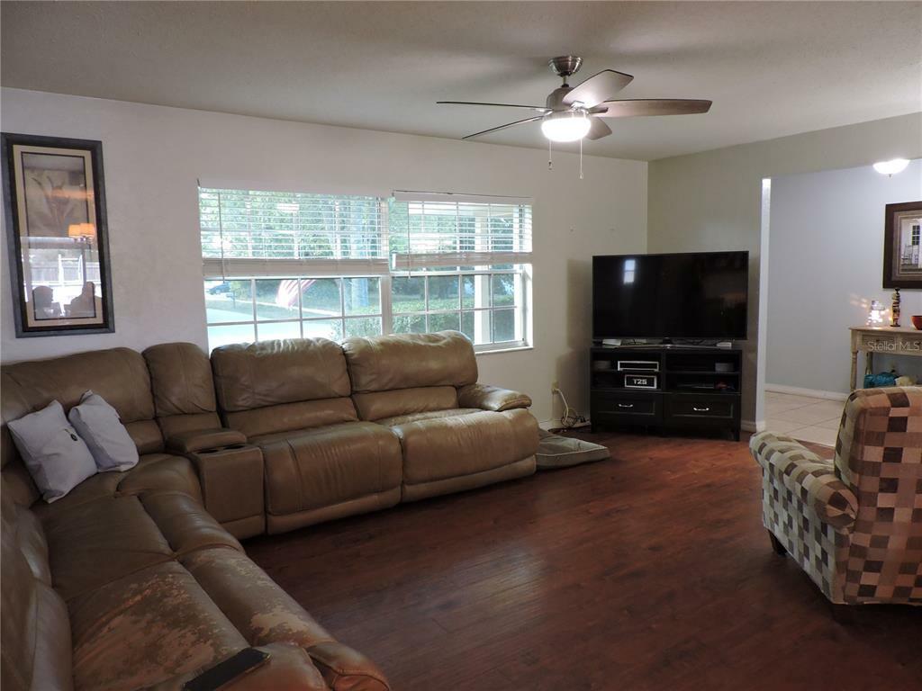 Property Photo:  2031 E Barlington Drive  FL 32725 