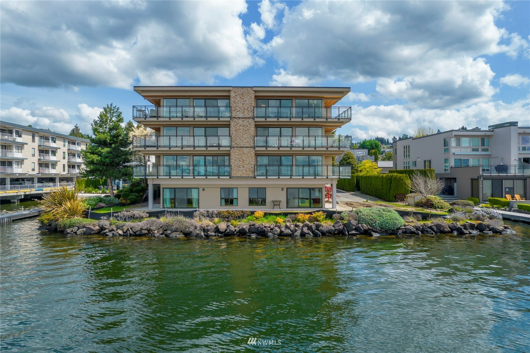 Property Photo:  6401 Lake Washington Boulevard NE 208  WA 98033 