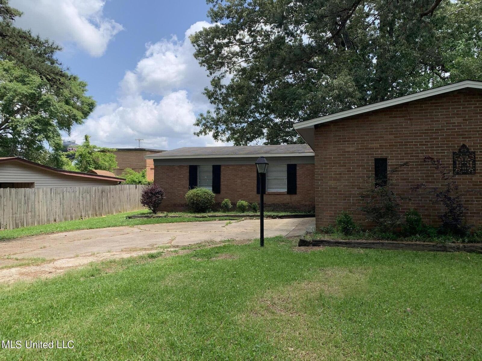 Property Photo:  604 Berkshire Street  MS 39056 