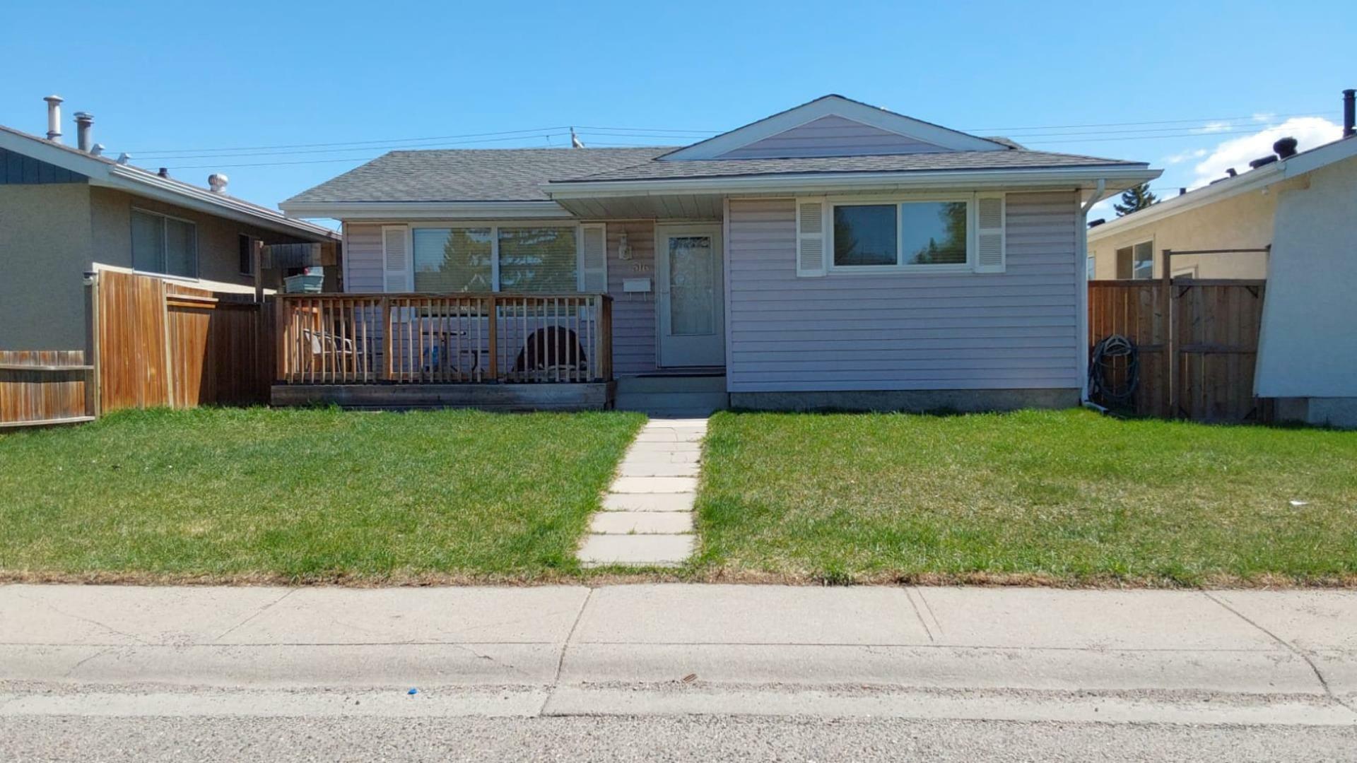 Property Photo: 516 Malvern Drive NE AB T2A 5J1