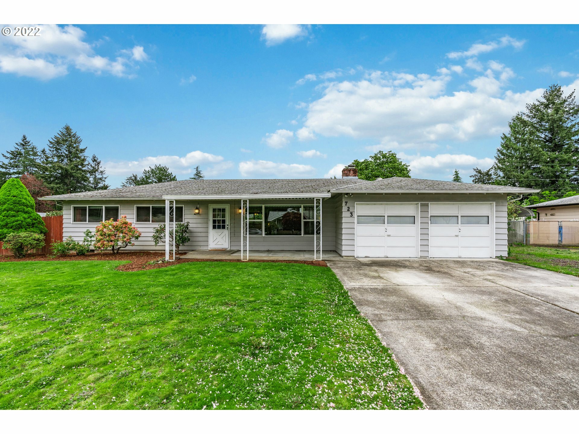 Property Photo: 723 Dayton Ave WA 98664