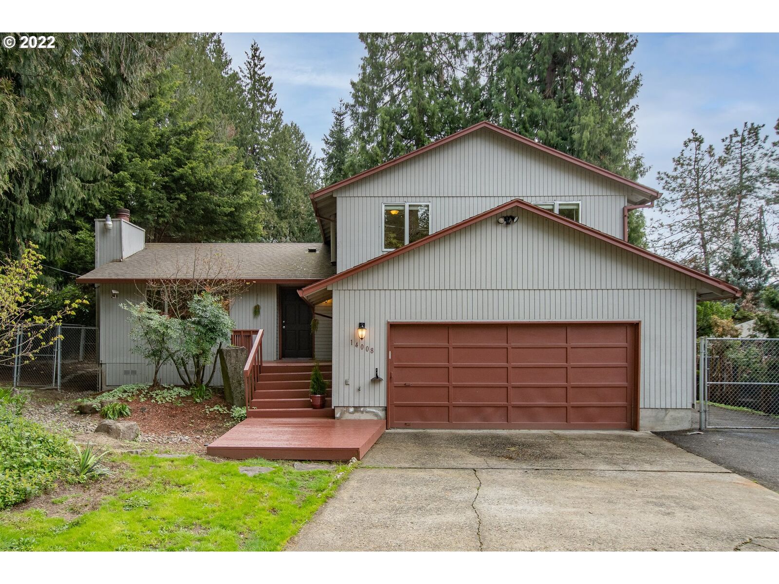 Property Photo: 14008 SE Rusk Rd OR 97222