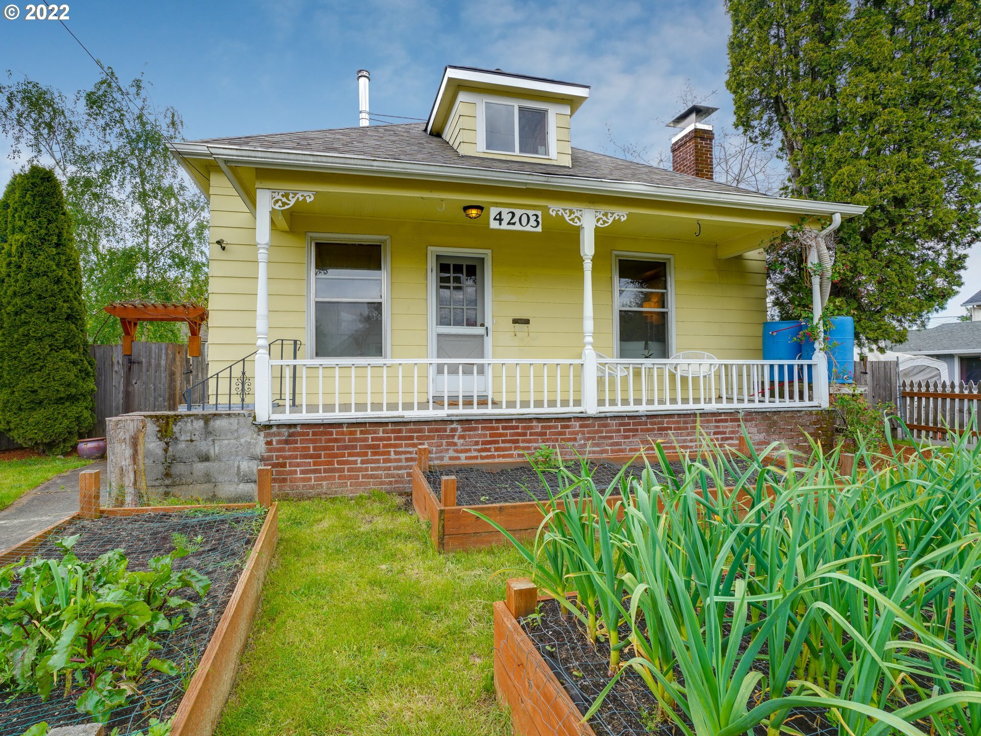 Property Photo: 4203 SE 66th Ave OR 97206
