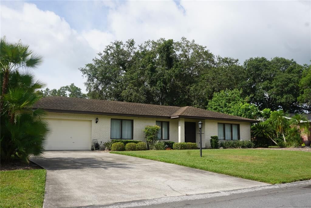 Property Photo:  1717 Inverness Drive  FL 33813 