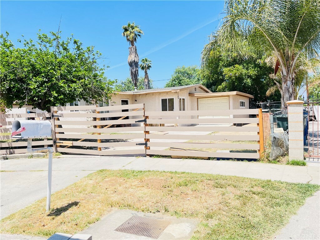Property Photo: 7435 El Sol Way CA 92504