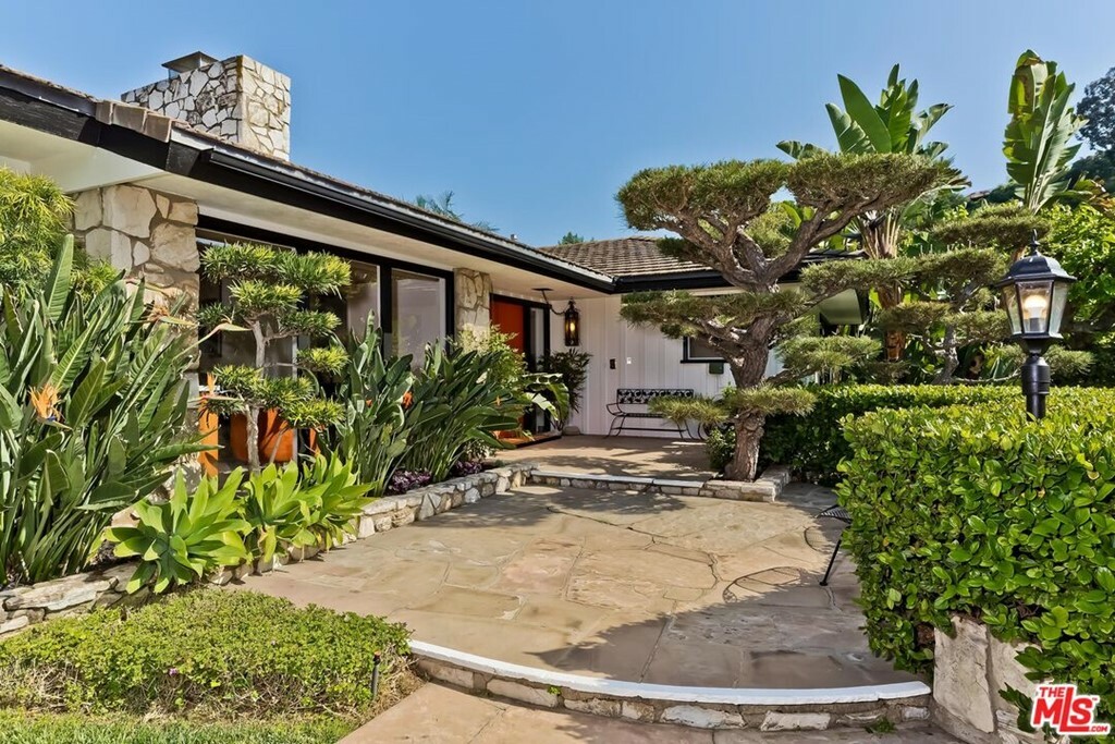 Property Photo:  3862 Woodfield Drive  CA 91403 