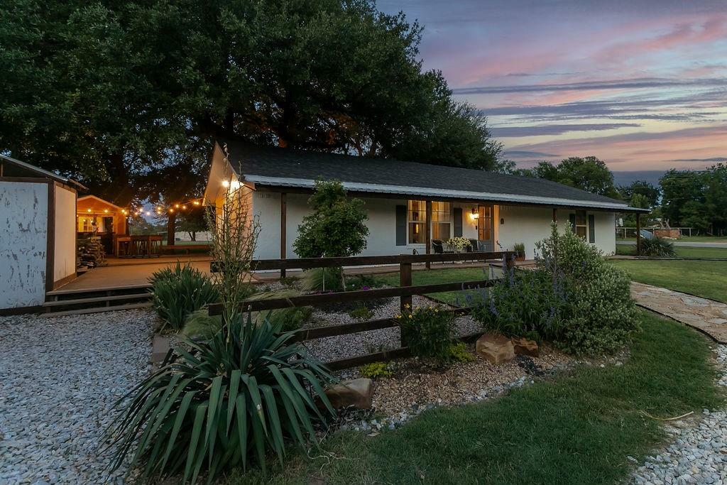 Photo de la propriété:  207 Granbury Court  TX 76049 