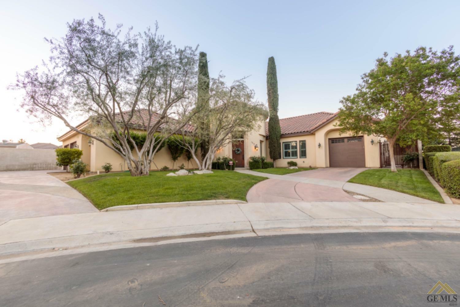 Property Photo:  7919 Scarlet Maple Court  CA 93308 