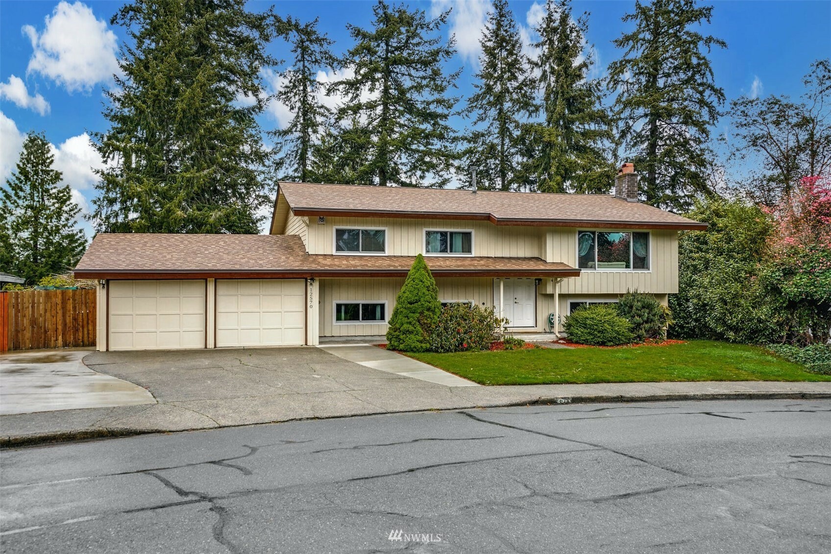 Property Photo:  12570 SE 70th Street  WA 98056 