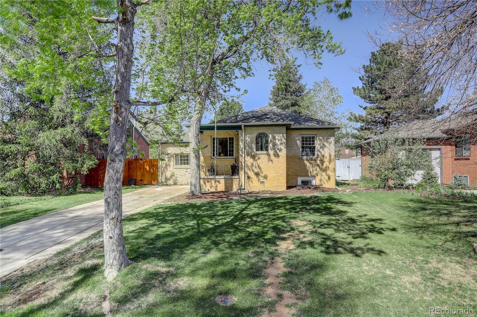 Property Photo: 1423 Niagara Street CO 80220