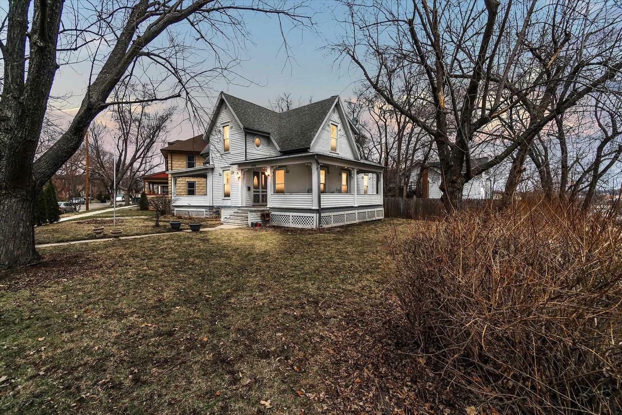 Property Photo:  206 Madison St  WI 53548 